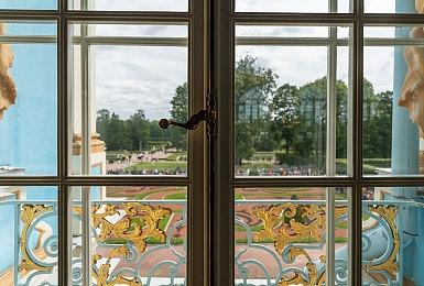 港服PSN商店页面显示《哥谭骑士》支持中文